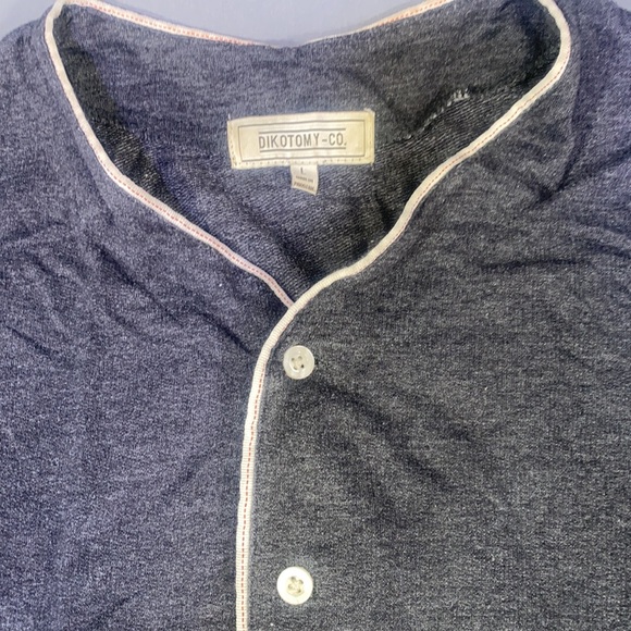 Men’s Top - Picture 2 of 3